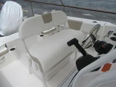 2025 Robalo R200 Center Console 2
