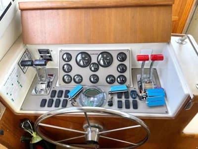 Carver 404 / 4004 Flybridge YXacht 3