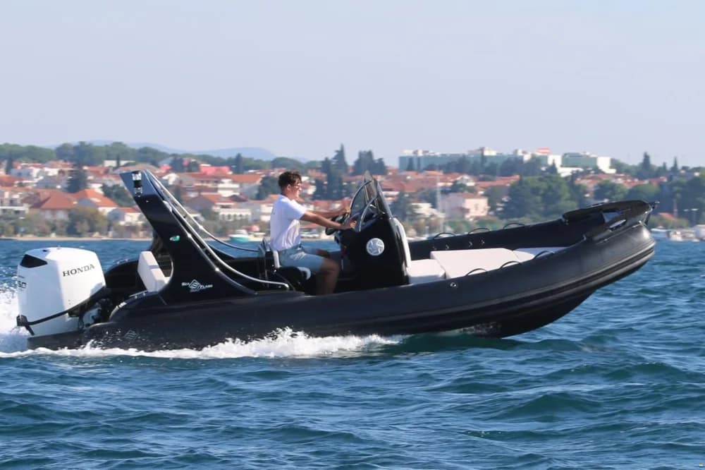 Sea Flash Luxury 620 with Honda BF150