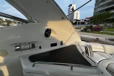 2006 Cruisers Yachts 560 Express | 58 ft 3