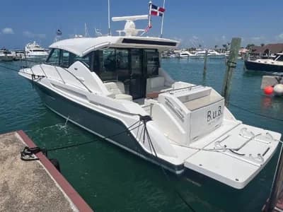 2016 Tiara Yachts C44 Coupe 2