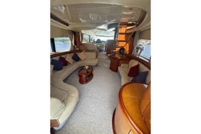 2001 Azimut 68 Plus | 70.8 ft 3