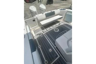 2021 Robalo R302 Center Console | 29.2 ft 2