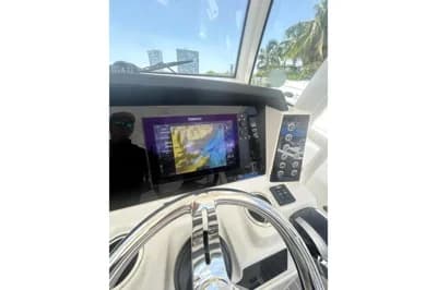 2021 Robalo R302 Center Console | 29.2 ft 3