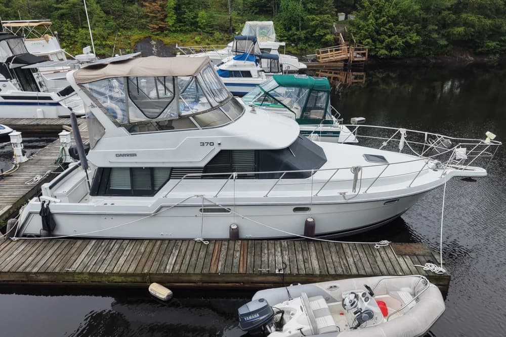 1993 Carver 370 Voyager | 37 ft