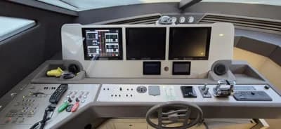 FERRETTI 75 5