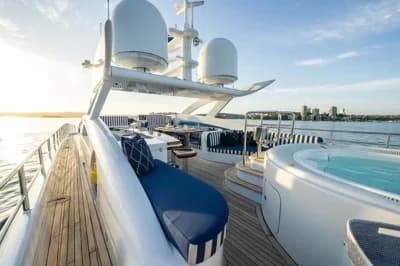 2005 Heesen 3700 | 120.7 ft 3