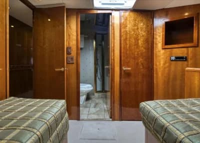 Hatteras 86' 4
