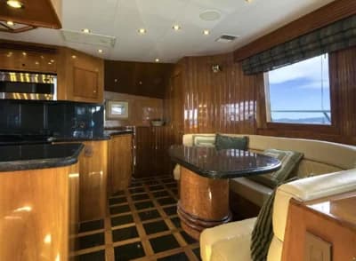 Hatteras 86' 5
