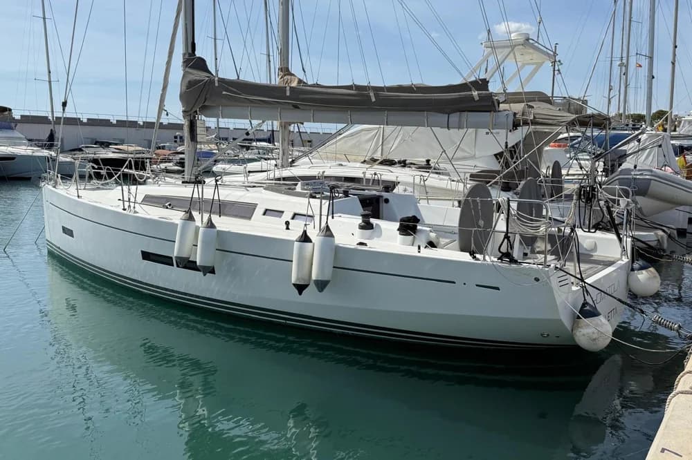 2016 Solaris 37 | 37.4 ft