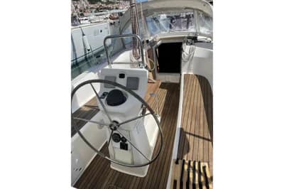 2011 Bavaria Cruiser 32 | 10m 2
