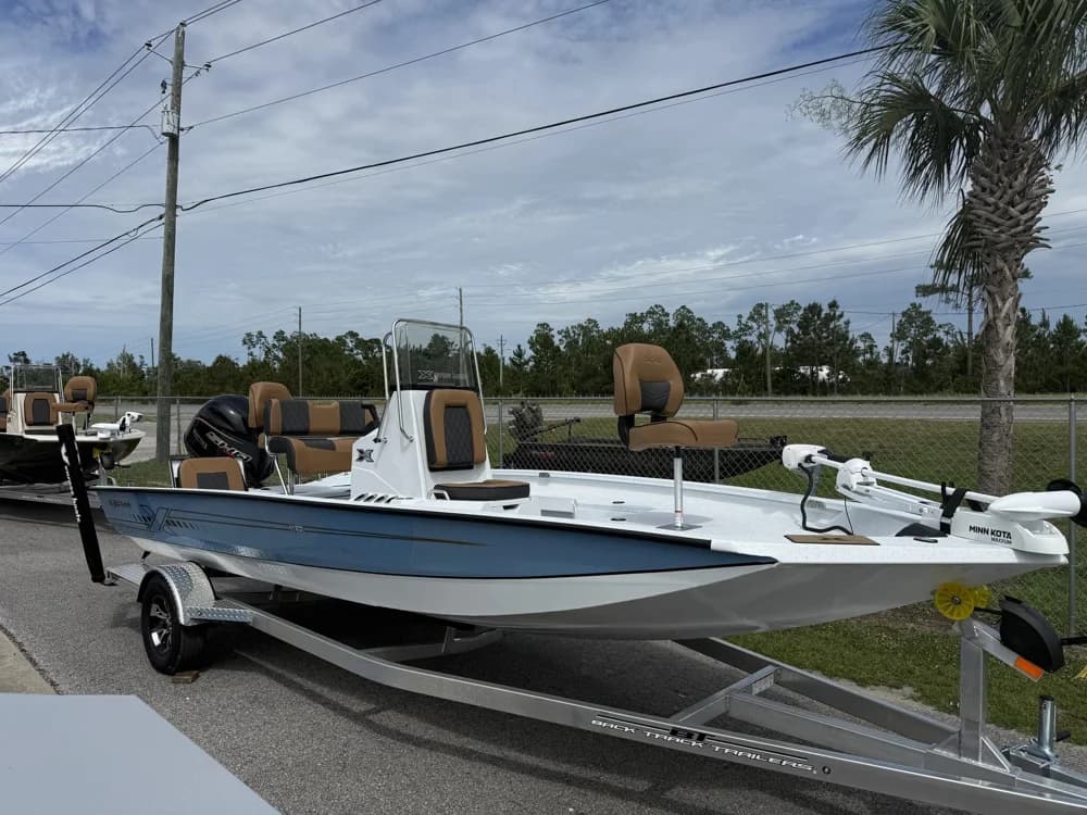 2027 Xpress H20B Bay