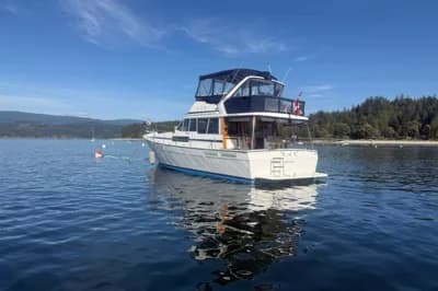 1985 Bayliner 3870 Motoryacht | 38 ft 2