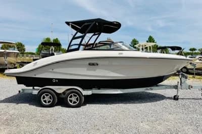 2025 Sea Ray SPX 210 2