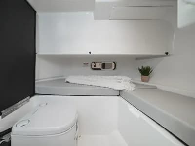 2024 Sea Ray SDX 250 Boat for Sale in Bowness-on-Windermere 3