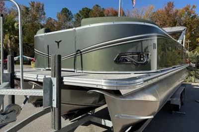 2026 Tahoe Pontoon LTZ Quad Lounger 3