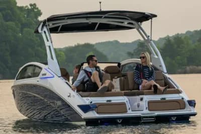 2024 Yamaha Boats 275SE 3
