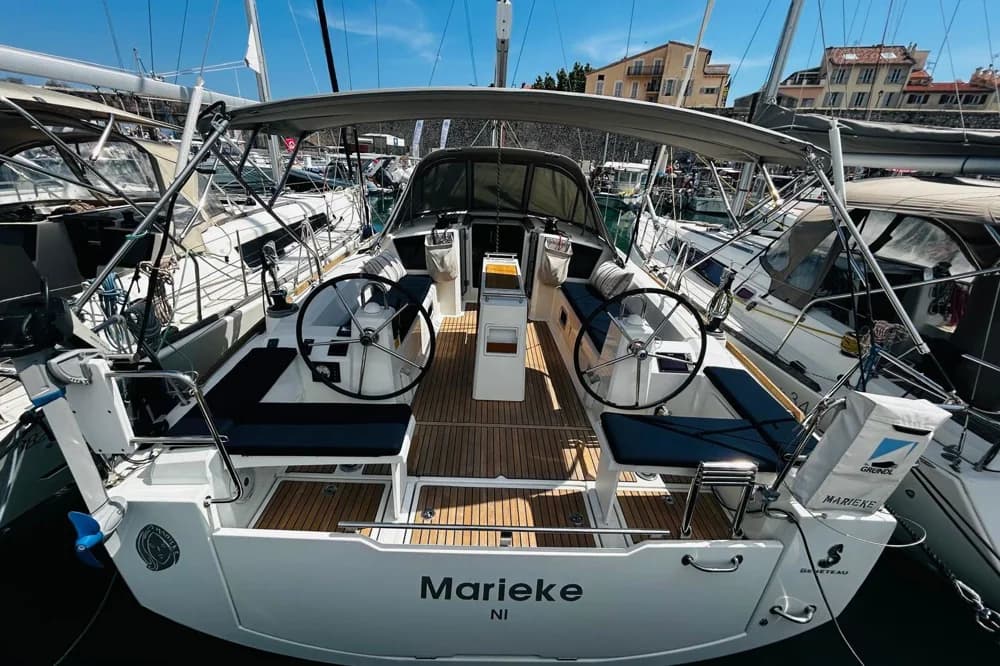 2019 Beneteau Oceanis 38.1 | 36.5 ft