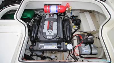 Bayliner 742R Cuddy 3