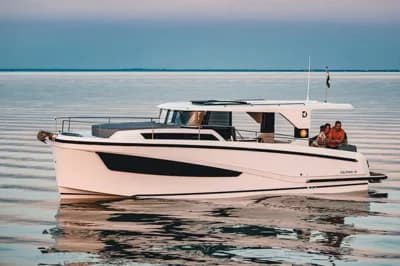 2026 Delphia 10 LoungeTop Electric | 32.1 ft 2