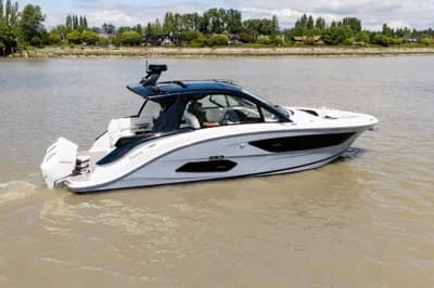2022 Sea Ray Sundancer 370 Outboard | 39.8 ft 2
