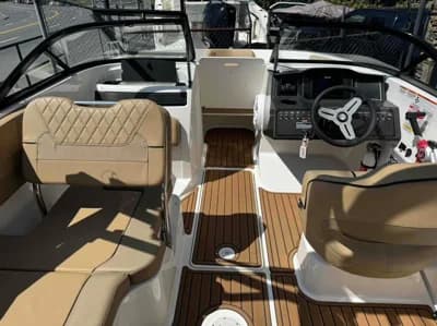 2022 Bayliner VR5 Bowrider I/O | 20 ft 3
