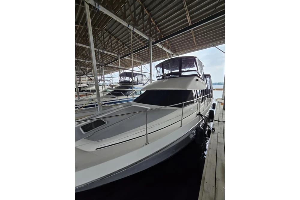 1990 Bayliner 4387 Motoryacht | 43 ft