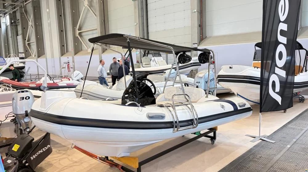 Sea Flash Luxury Tender 380