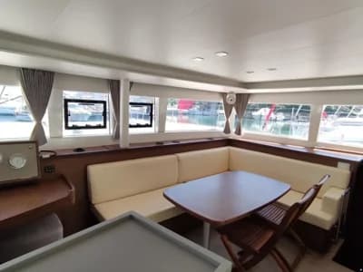 Lagoon 450F 3