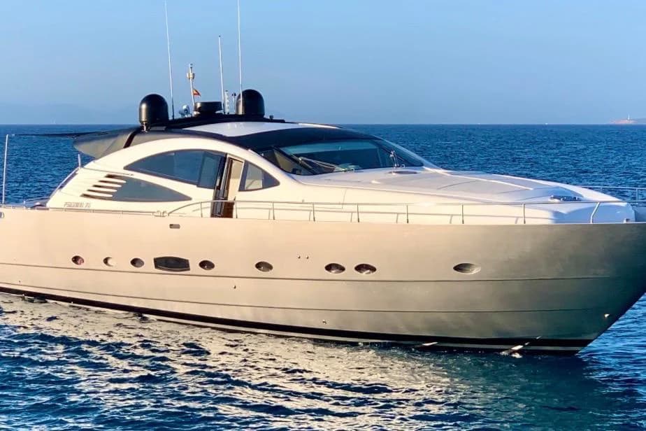2005 Pershing 76