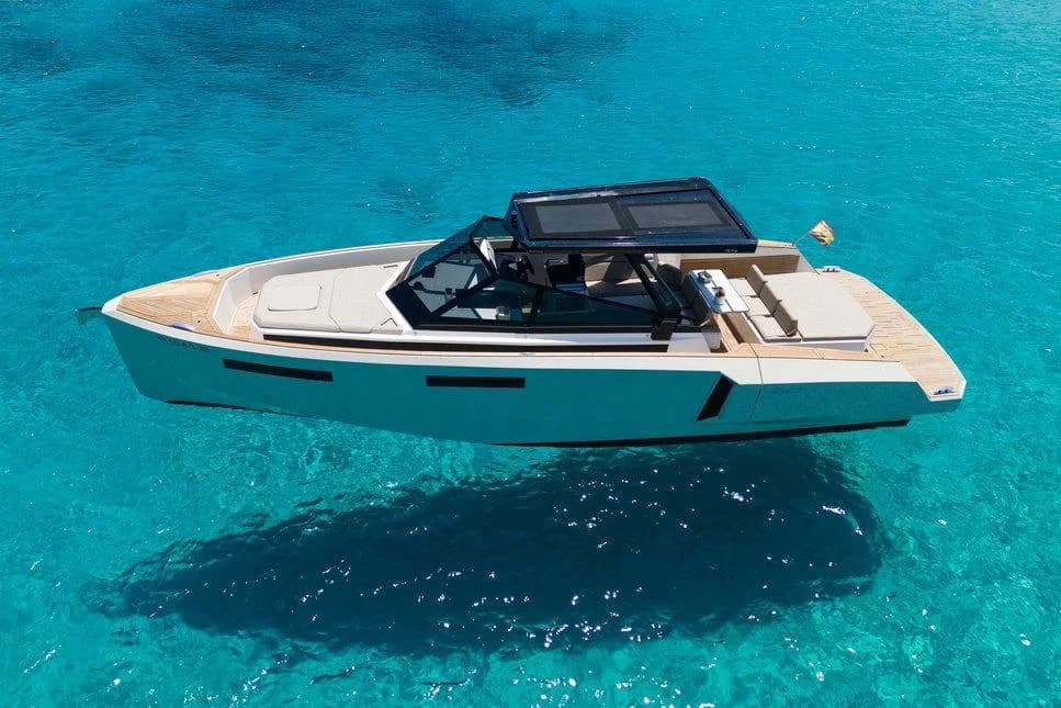 2019 Evo Yachts R4