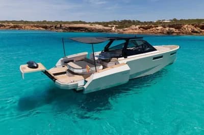 2019 Evo Yachts R4 2
