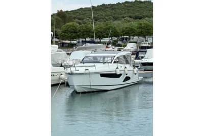 2018 Sealine S330 2