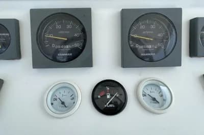 2001 SeaVee 340i Cuddy 3