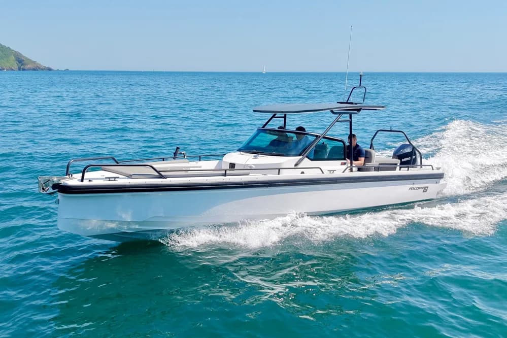 2020 Axopar 28 T-Top