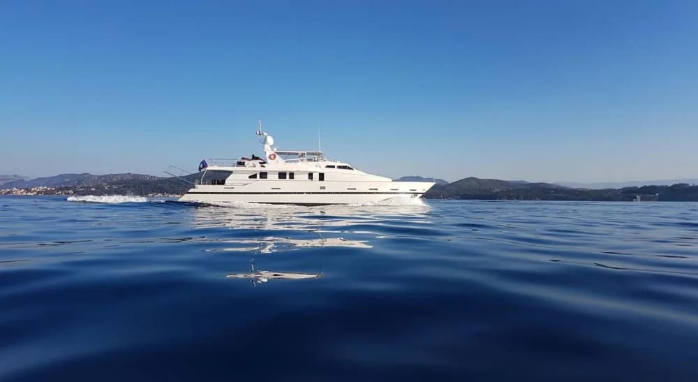 1990 Azimut 90