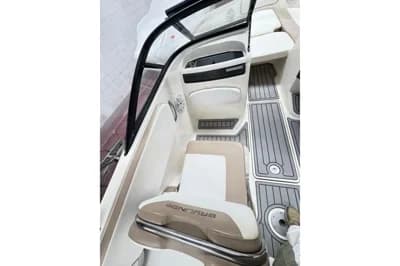 2019 Bayliner VR5 Bowrider OB 3