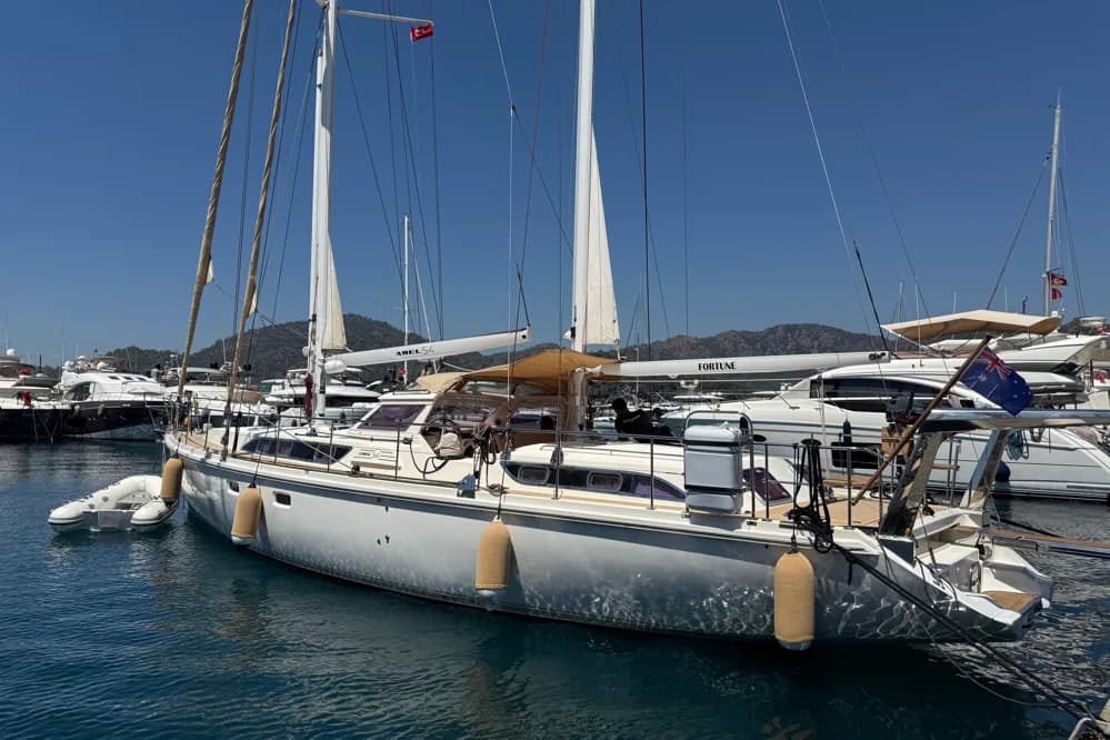 2010 Amel 54