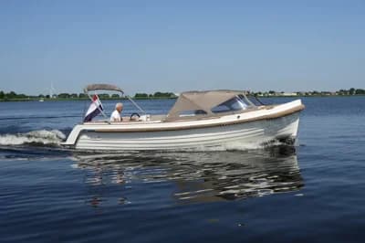 Interboat Intender 820 2