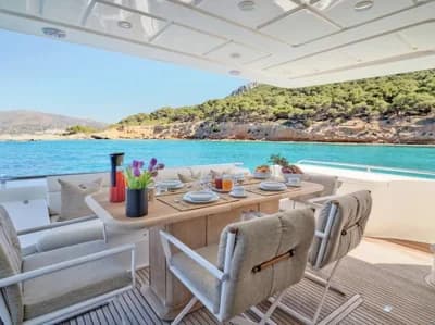 Ferretti 731 5