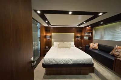 2012 Fairline Squadron 65 | 67.3 ft 3