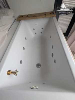 HT5 Hausboot | Ferrozement, ganzjährig bewohnbar, Whirlpool 3
