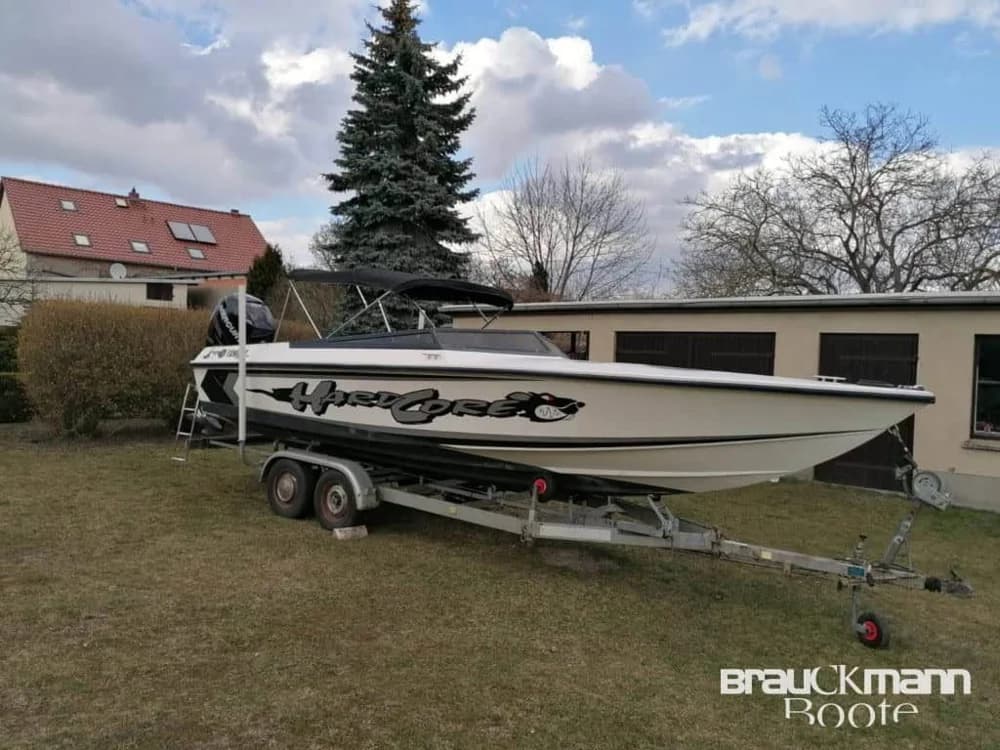 Offshore Boot Manta 250 PS
