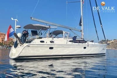 Hunter 50 Center Cockpit 2