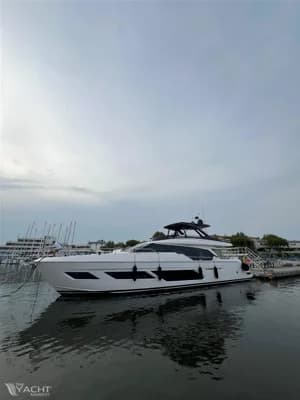 Ferretti Yachts 720 2
