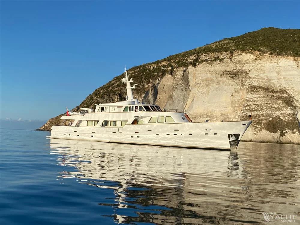 Hall Russell Classic 34 m