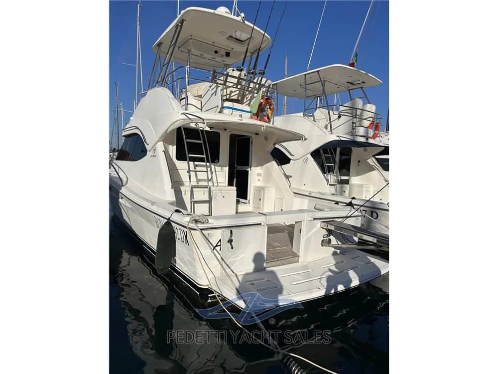 Riviera Marine - 37 Flybridge