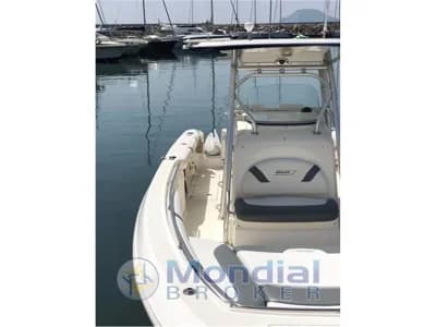 Boston Whaler - 320 Outrage 3