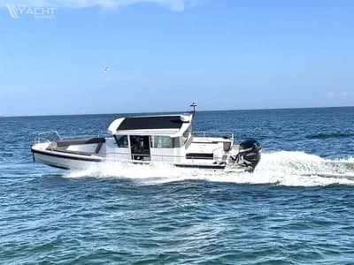 Axopar 28 Cabin 2