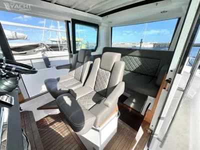Axopar 28 Cabin 3